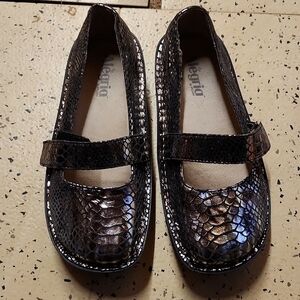 Alegria Feliz Mary Jane women's shows size 36 great condition snakeskin appearan